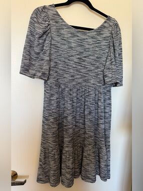 Daily Practice Short Sleeve Black & White Criss Cross Open Back Dress in M